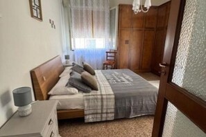 2 habitaciones, tabla de planchar con plancha, wifi y ropa de cama 