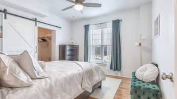 1 chambre, bureau, fer et planche à repasser, accès au Wi-Fi (inclus)