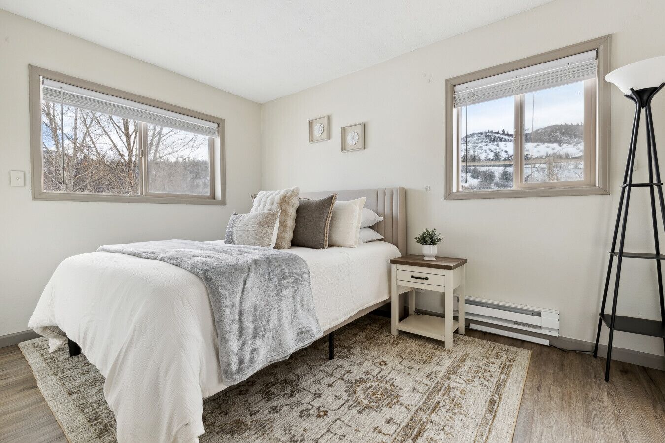 2 bedrooms, travel cot, free WiFi, bed sheets