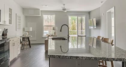 Landing | Chic 1BD, Gym, Game Room