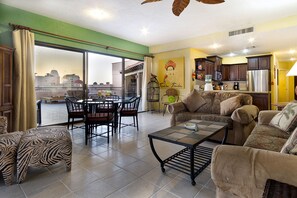 Appartement, Meerdere bedden, balkon, uitzicht op zee (907) | Woonruimte | Een mp3-dock