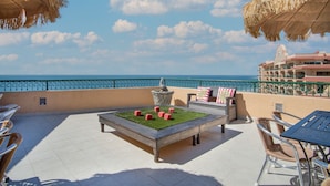 A rooftop terrace with a pool table, chairs, and a view of the ocean. - Casa Frida Massive Condo Sleeps up to 12! (Puerto Peñasco)