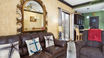 Condo, 1 King Bed, Balcony, Ocean View (212) | Living area | MP3 dock