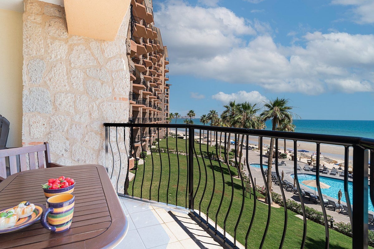 Appart'hôtel, 1 très grand lit et 1 canapé-lit, balcon, vue océan ( 311) | Restauration extérieure