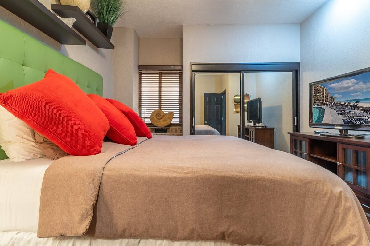 Kondominium, 1 Tempat Tidur King, balkon, pemandangan samudra (112) | 1 kamar tidur dan didekorasi berbeda-beda