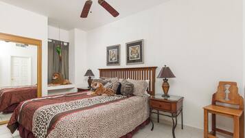 Condo, 1 King Bed with Sofa bed, Balcony, Ocean View (609) | 1 bedroom, individually decorated, individually furnished, bed sheets