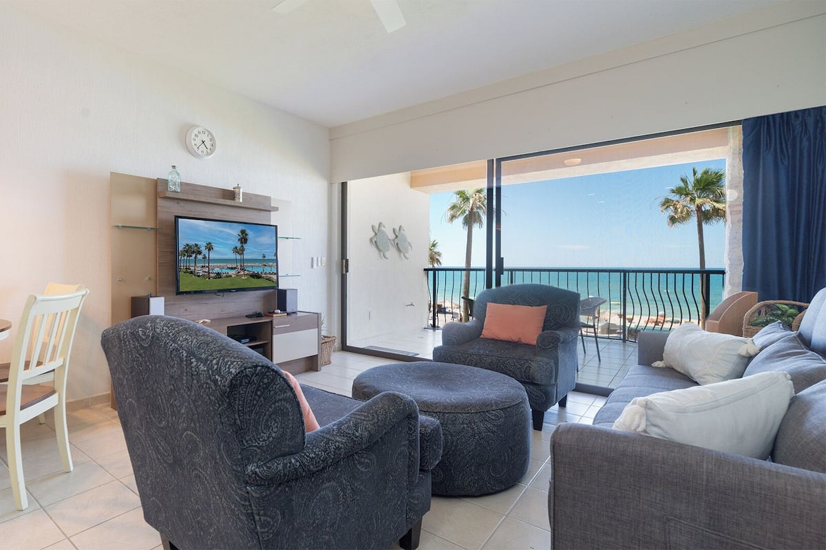 Appartement, 1 kingsize bed met slaapbank, balkon, uitzicht op oceaan (210) | Woonruimte | Een mp3-dock