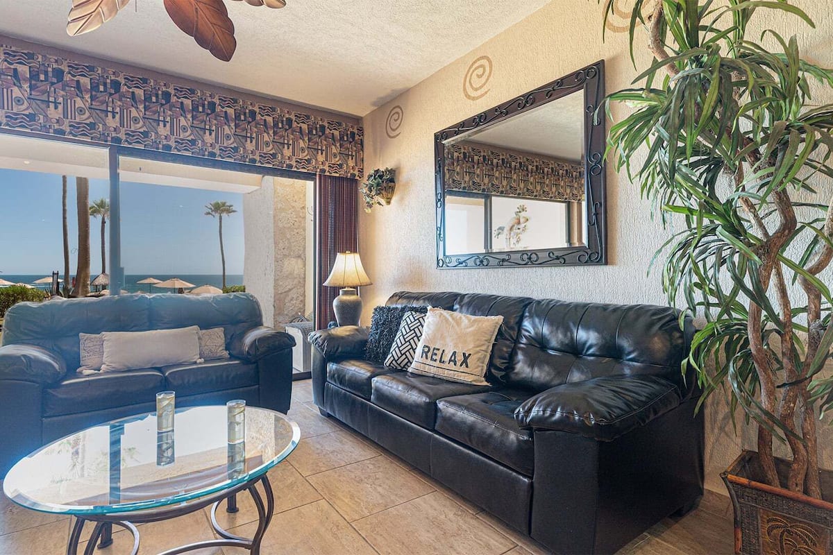 Appart'hôtel, 1 très grand lit et 1 canapé-lit, patio, vue océan (111) | Coin séjour