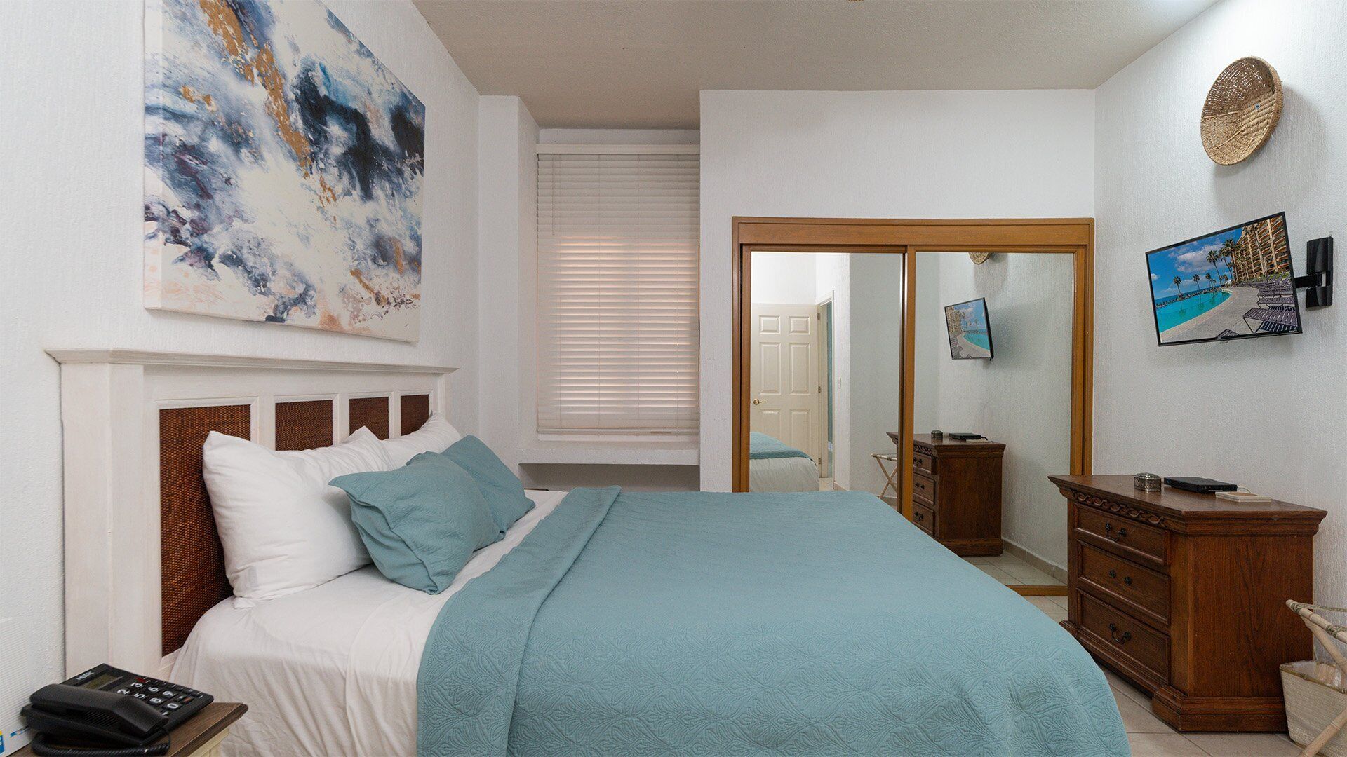 Lakás, 1 king (extra méretű) franciaágy és egy kinyitható kanapé, erkély (210) | 1 hálószoba, egyedi dekoráció, egyedi berendezés és ágynemű