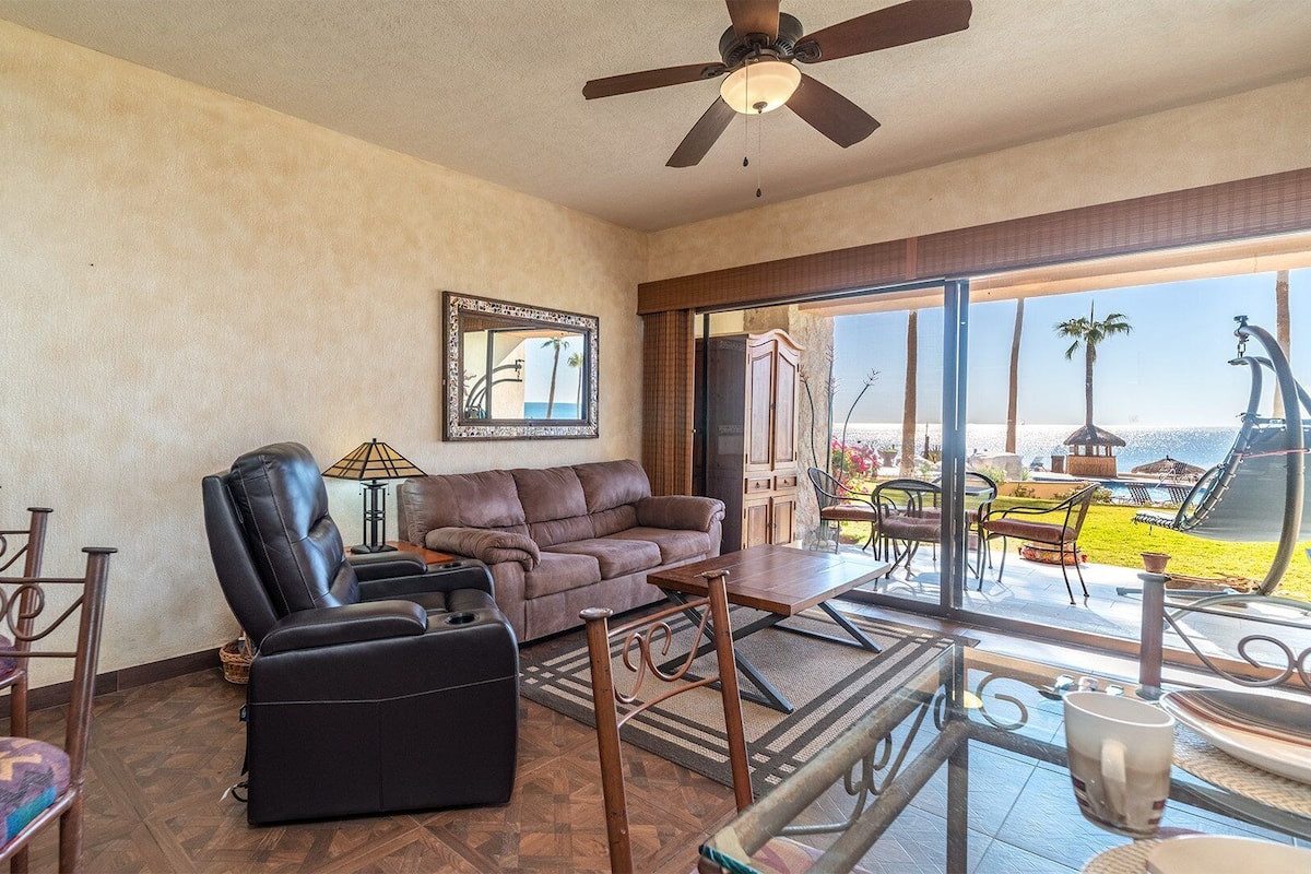 Condo, 1 cama King, sacada, vista para o oceano (110) | Área de estar | Dock para MP3