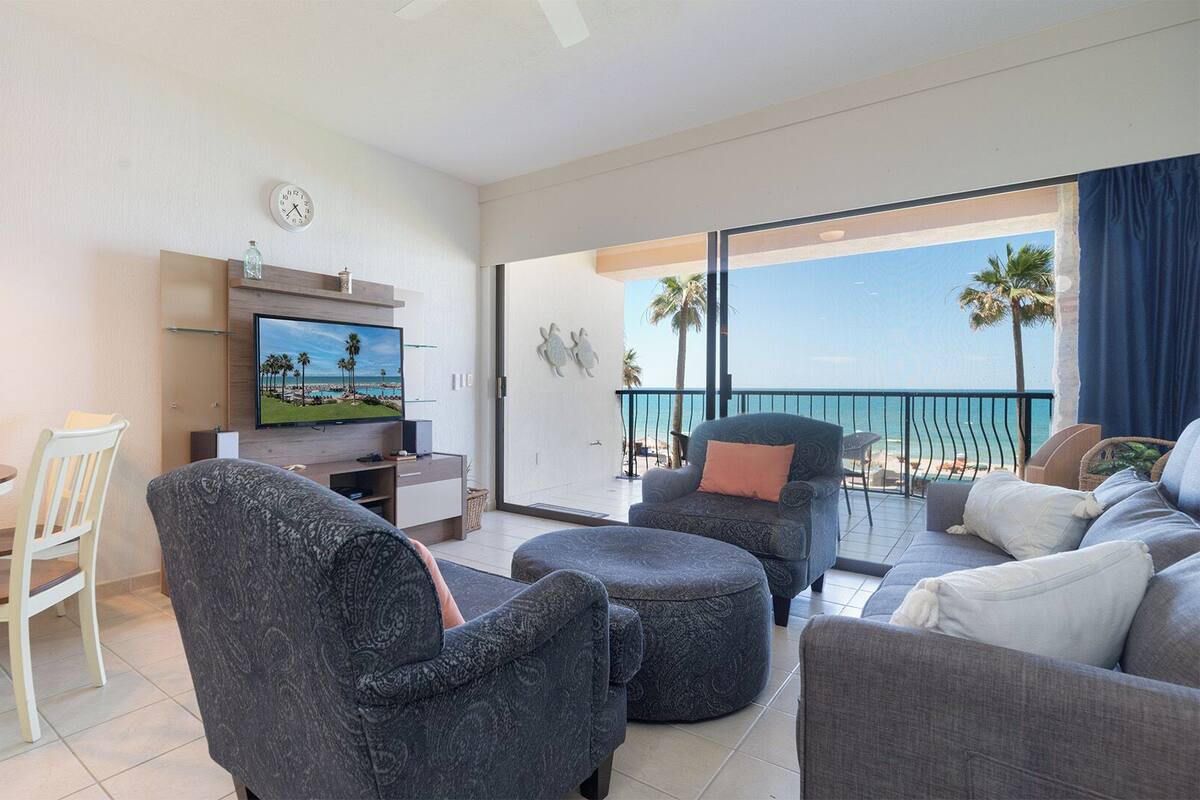 Condo, 1 King Bed with Sofa bed, Balcony, Ocean View (210) | Living area | MP3 dock
