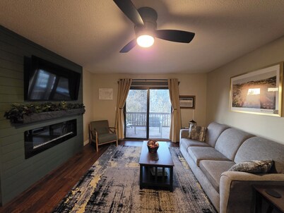 2 King Suites w/Private Baths, Near Deadwood & Terry Peak, Black Hills City View