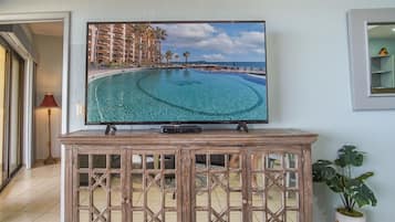 Apartamento, varias camas, patio, vistas al mar (102) | Interior