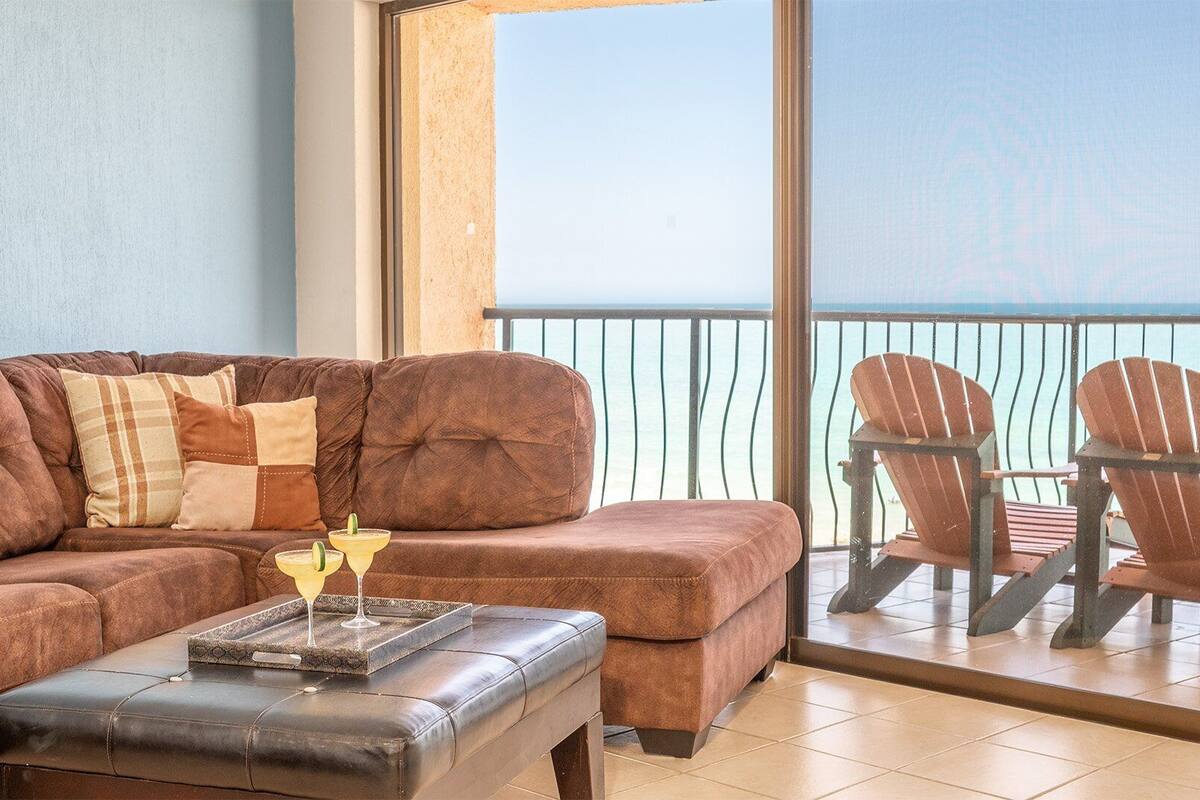 Condo, Multiple Beds, Balcony, Ocean View (606) | Living area