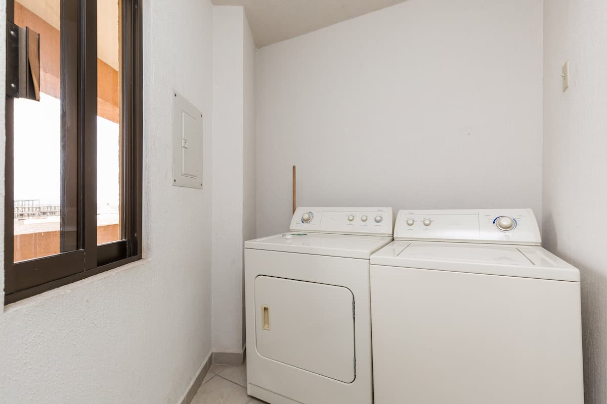 Condo, Multiple Beds, Balcony, Ocean View (606) | Interior