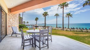 Apartment, Mehrere Betten, Terrasse, Meerblick (102) | Speisen im Freien