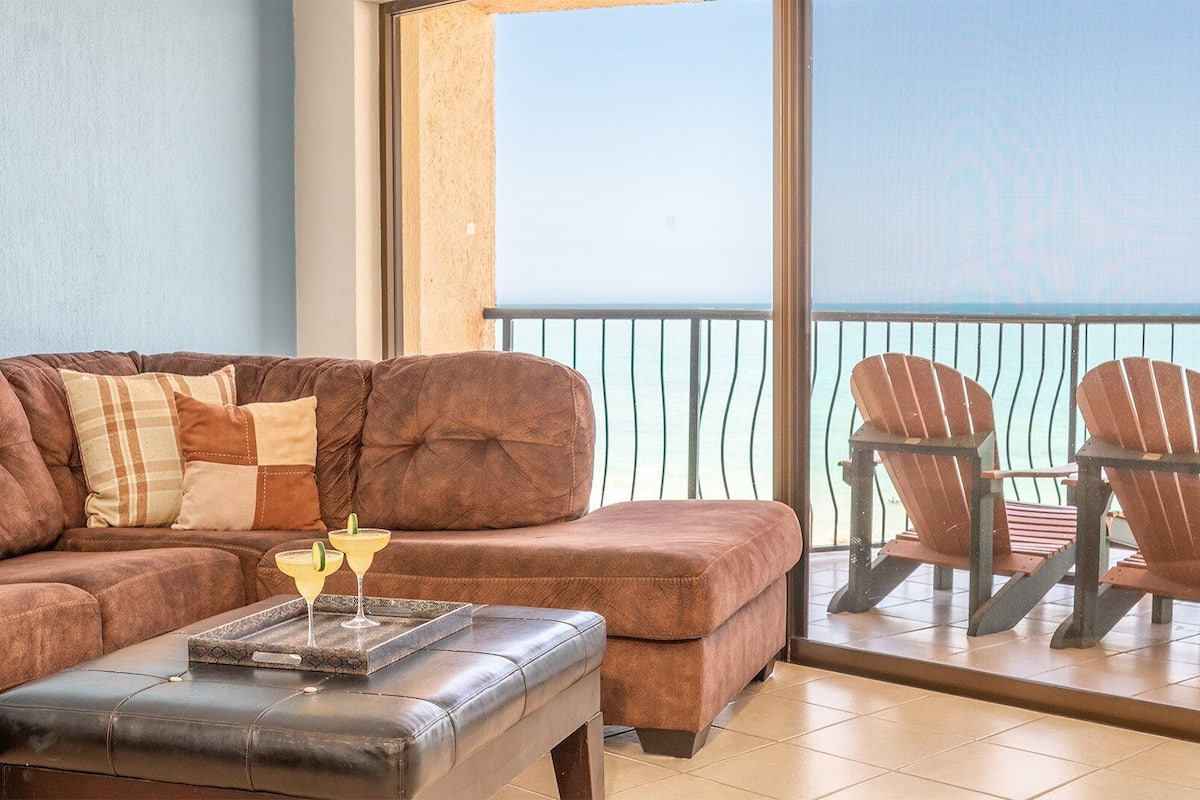 Condo, Multiple Beds, Balcony, Ocean View (606) | Living area | MP3 dock