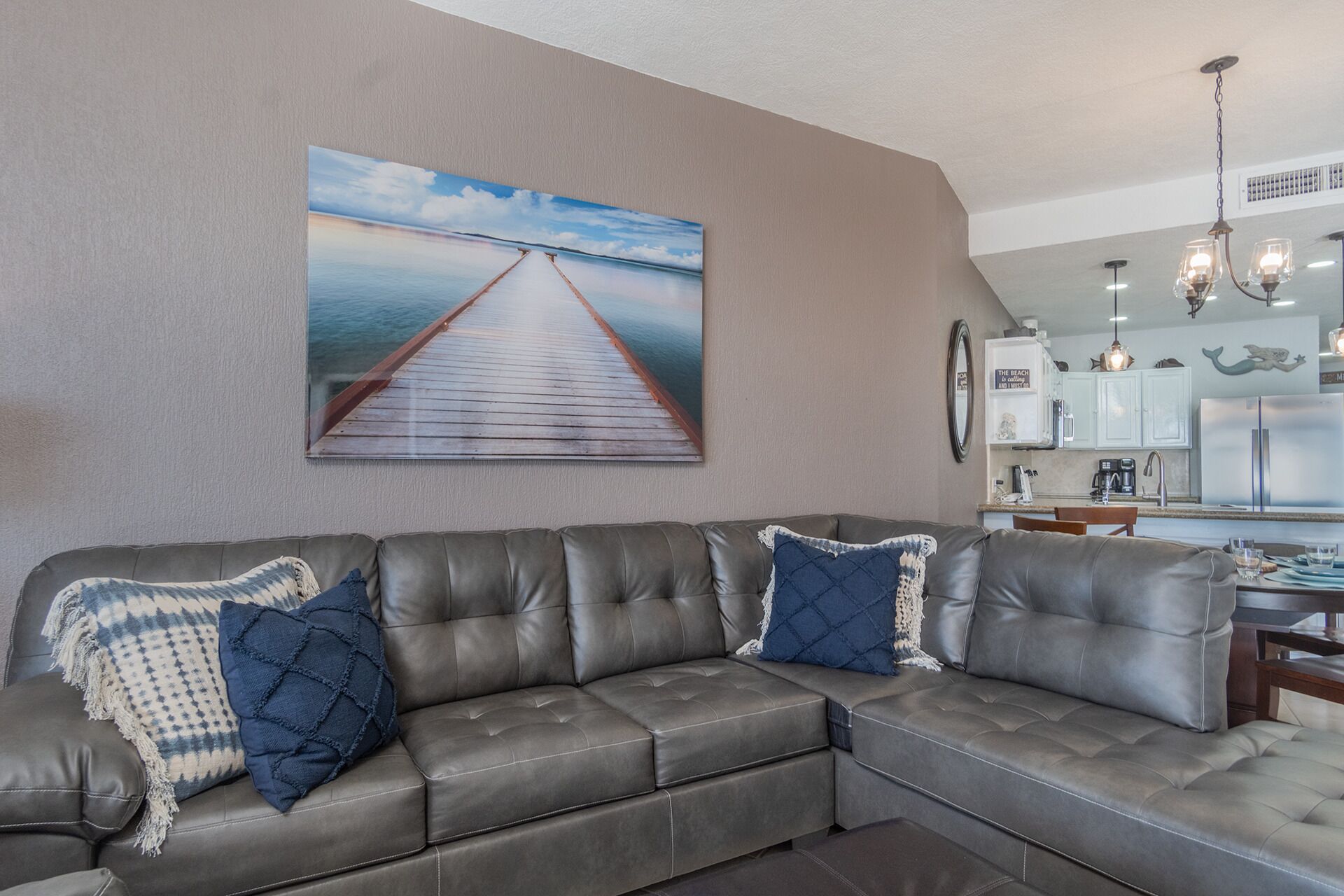 Condo, varias camas, balcón, vista al océano (1003) | Área de sala de estar