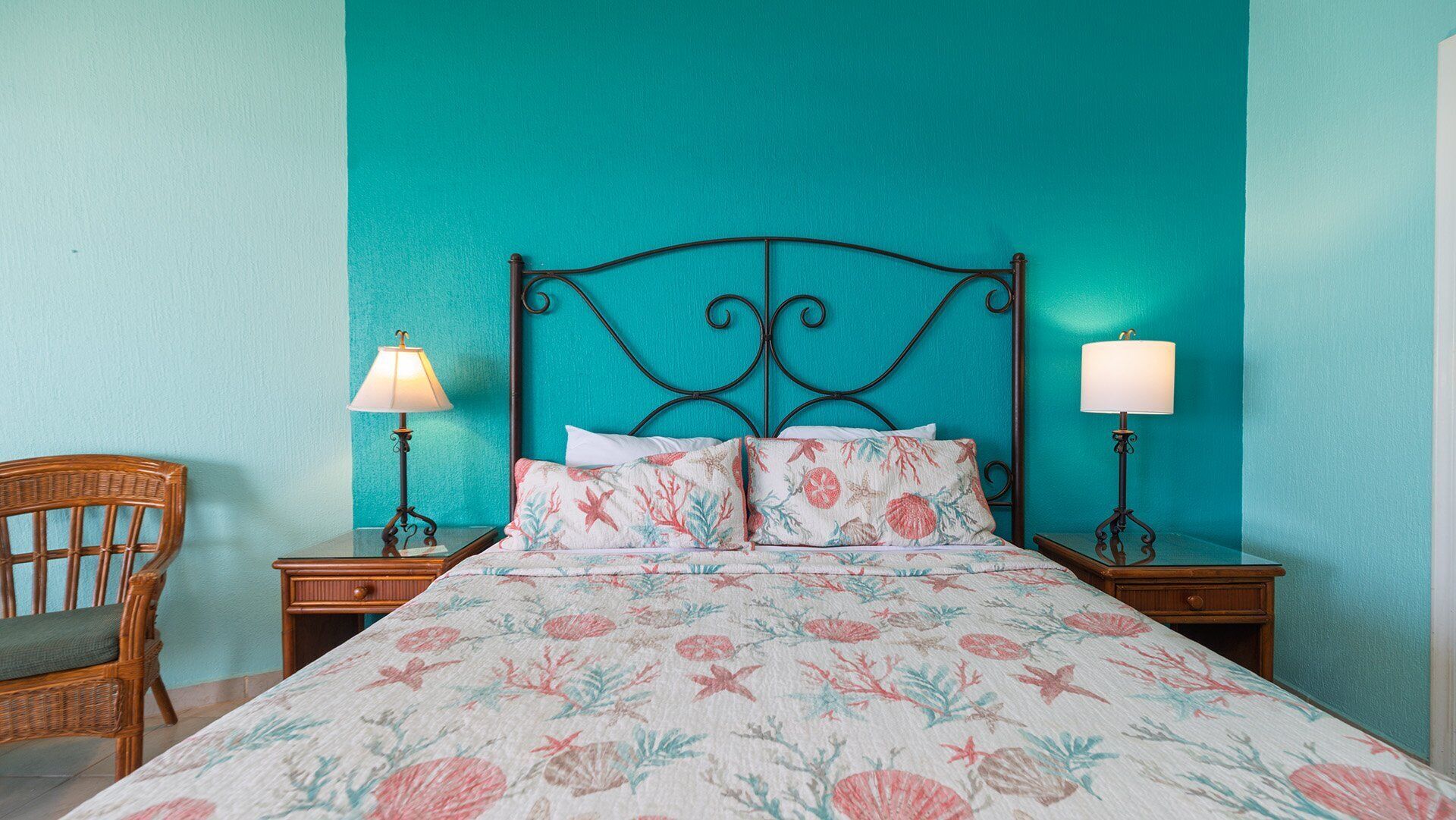 2 habitaciones, decoración personalizada y muebles diferentes 