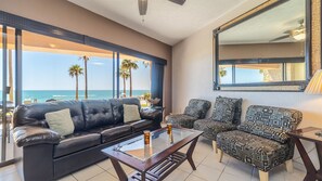 Apartamento, varias camas, balcón, vistas al mar (103) | Zona de estar