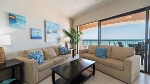 Leilighet, flere senger, balkong, havutsikt (505) | Oppholdsområde | MP3-dokkingstasjon