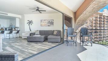 Condo, Multiple Beds, Balcony, Ocean View (507) | Interior