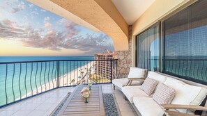 Apartamento, varias camas, balcón, vistas al mar (1003) | Vistas desde la habitación