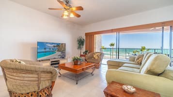 Apartamento, varias camas, balcón, vistas al mar (408) | Zona de estar