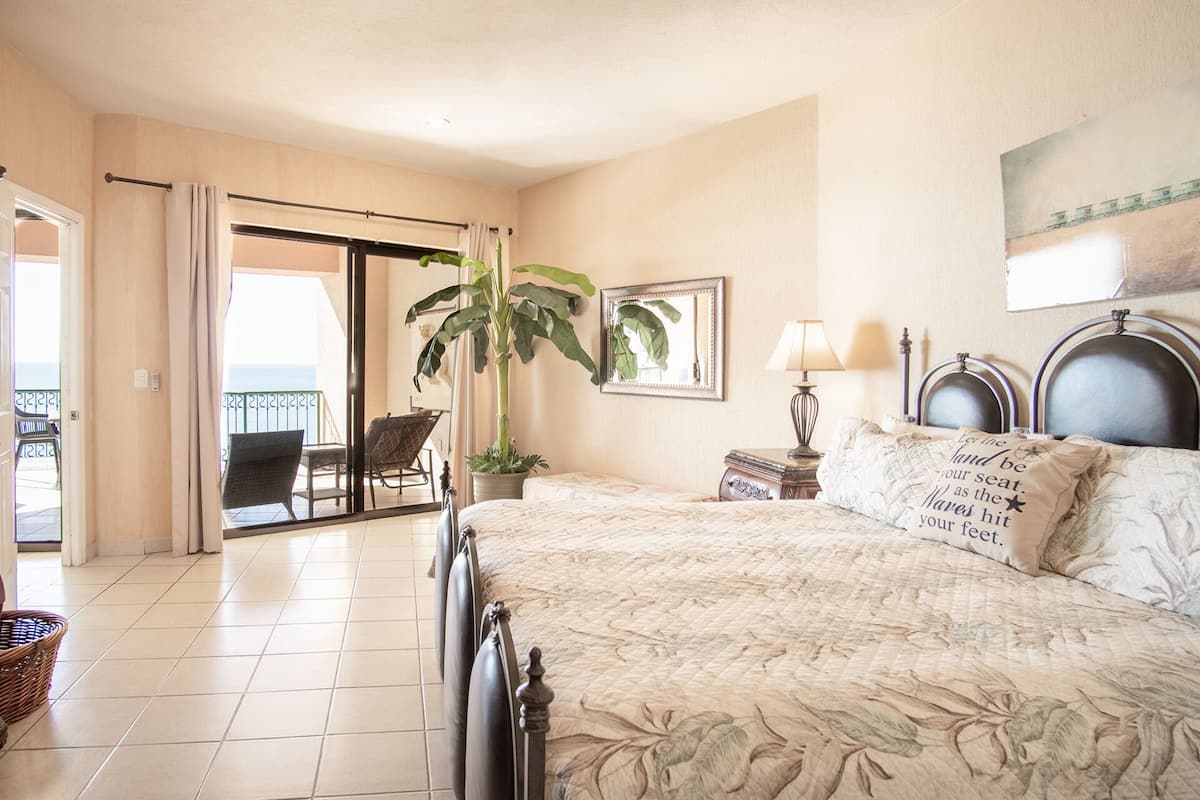 Condo, varias camas, balcón, vista al océano (708) | 3 habitaciones, decoración personalizada y muebles diferentes