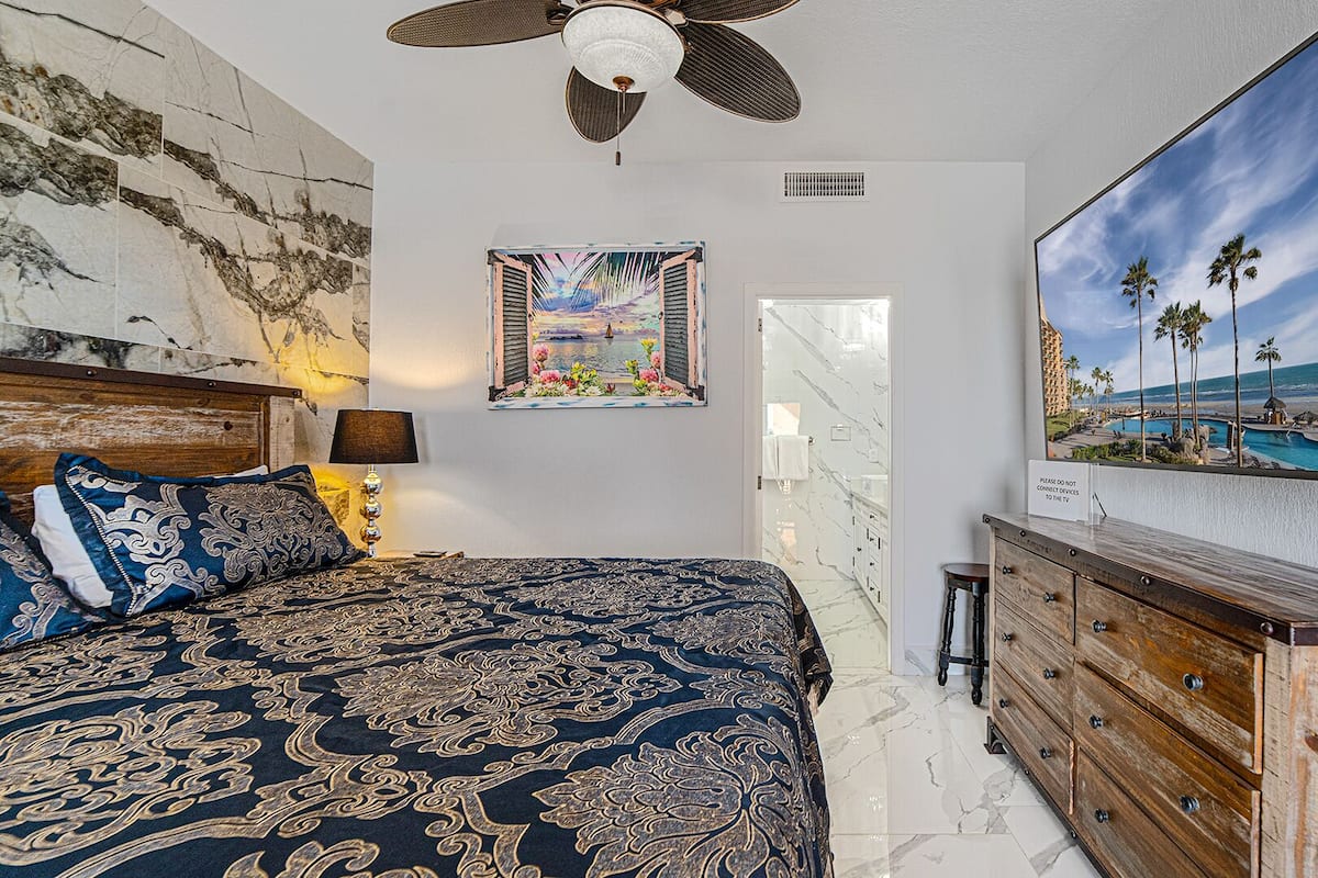 Appartement, Meerdere bedden, balkon (Sonoran Sea SSW 801) | 3 slaapkamers, een strijkplank/strijkijzer, individueel gedecoreerd