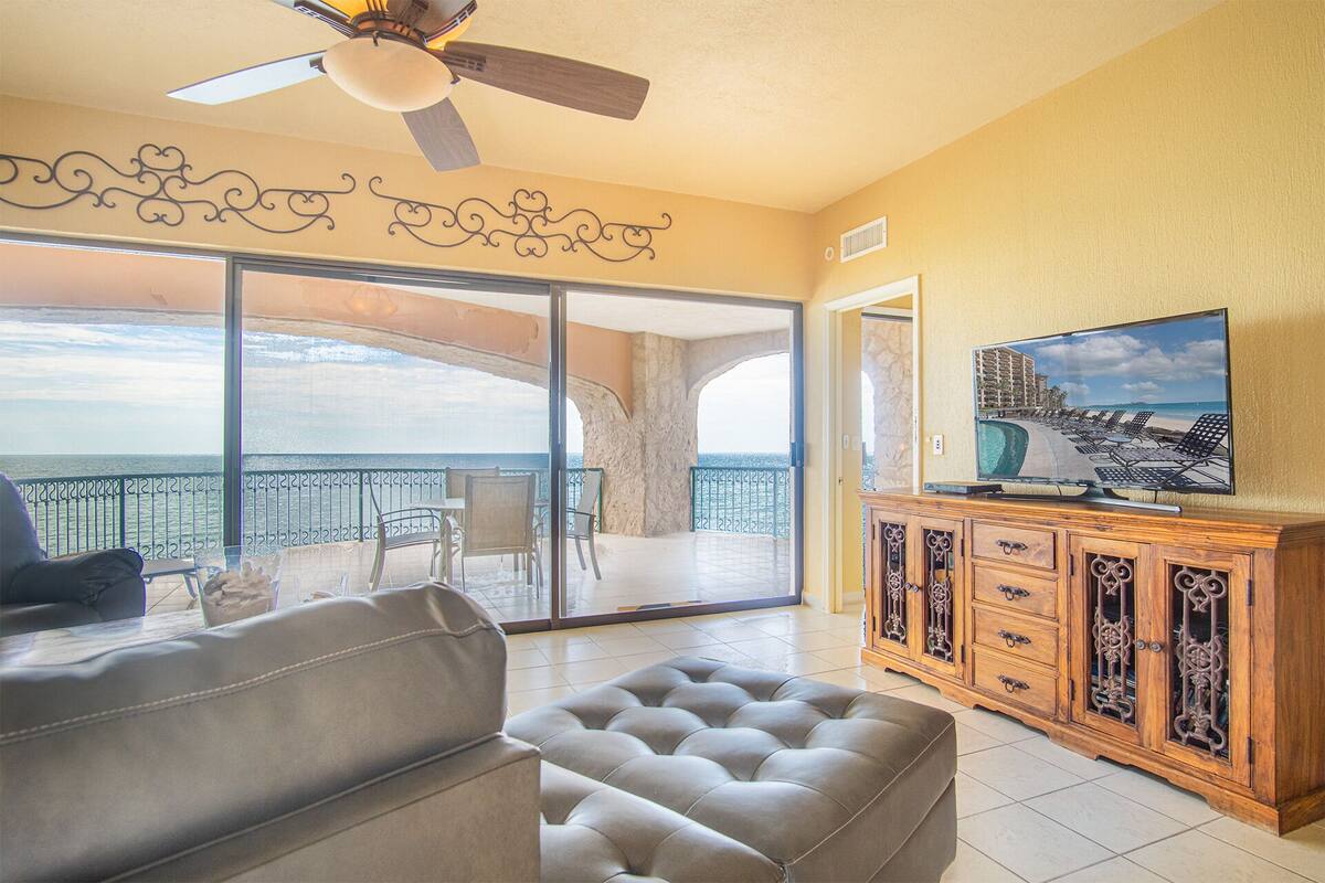Condo, Multiple Beds, Balcony, Ocean View (501) | Living area