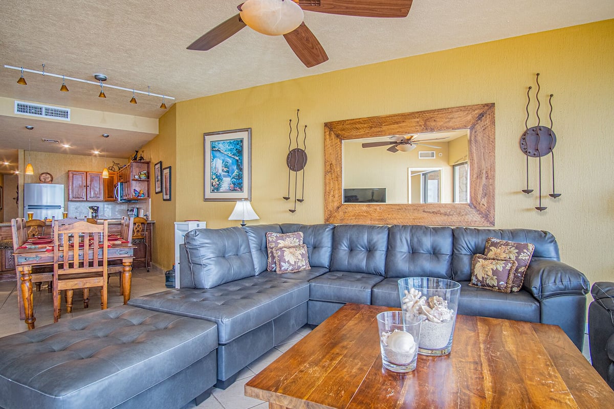 Condo, Multiple Beds, Balcony, Ocean View (501) | Living area