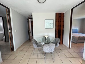 2 quartos, ferros/tábuas de passar roupa, Wi-Fi de cortesia