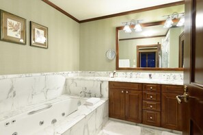 Hårføner, håndklær, såpe og toalettpapir