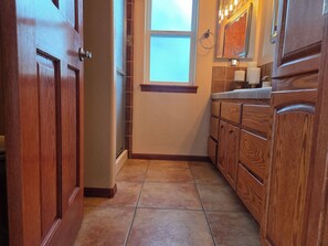 Shower, hair dryer, towels, soap - Zen Den Studio (Apple Valley)