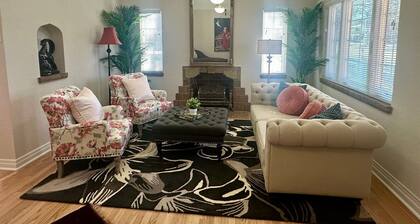 Modern Tree-Street Retreat/Walkable Location