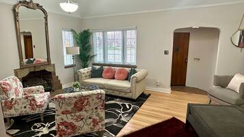 Smart TV, fireplace