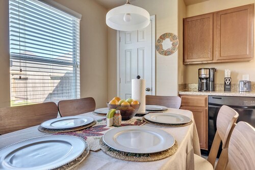 Charming 4-bedroom house in peaceful Houston IAH with AC, WiFi