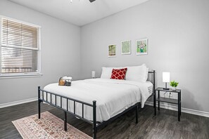 2 quartos, ferros/tábuas de passar roupa, Wi-Fi, roupa de cama