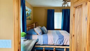 2 Schlafzimmer, Schreibtisch, Bügeleisen/Bügelbrett, Reisekinderbett