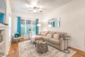 Smart TV - Carson Flats Apt #4 | 1BR • Near BOK• OSU Med•Dtwn (Tulsa)