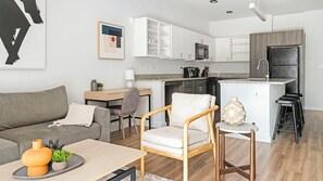 Smart TV - Landing | Amazing 1BD, Gym, Pool (Decatur)