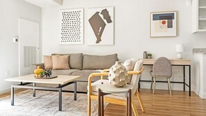 Smart TV - Landing | Amazing 1BD, Gym, Pool (Decatur)