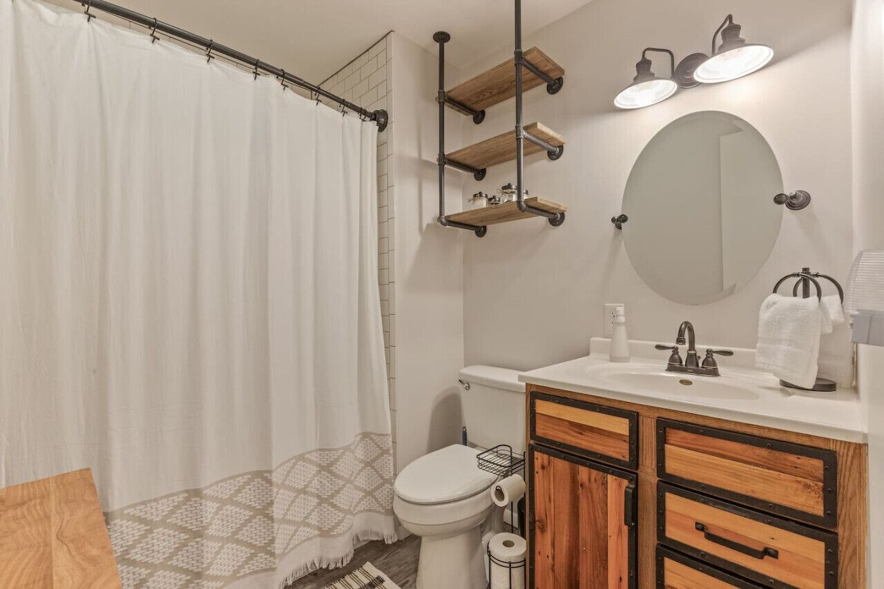 Secador de pelo, toallas