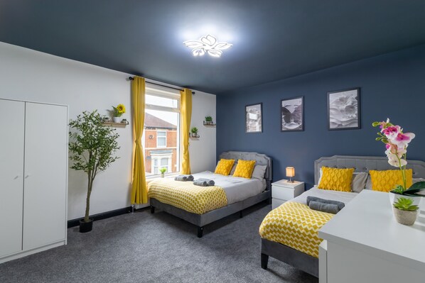 4 bedrooms, iron/ironing board, free WiFi, bed sheets