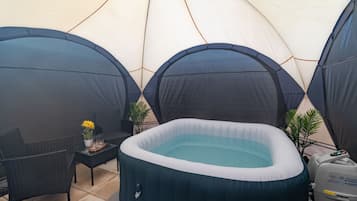 Indoor spa tub