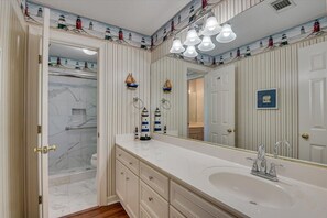 Dusche, Whirlpool, Haartrockner, Bidet