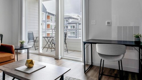 Landing | Spectacular 1BD, Gym, Clubhouse