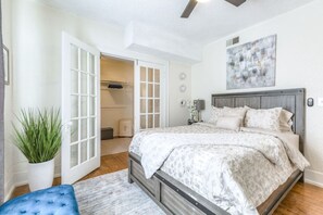 1 bedroom, desk, iron/ironing board, free WiFi - Carson Flats Apt #1 | 1BR • Near BOK• OSU Med•Dtwn (Tulsa)