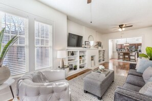 Smart TV - Carson Flats Apt #1 | 1BR • Near BOK• OSU Med•Dtwn (Tulsa)